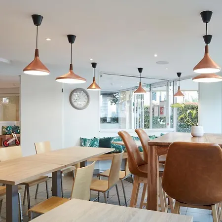 Adagio Access Sous Poissy Apart Otel 2*