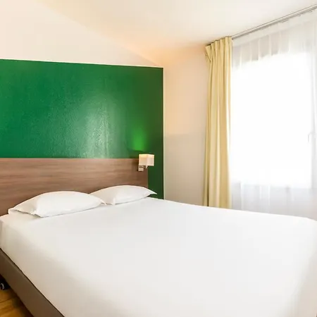 Adagio Access Sous Poissy Aparthotel