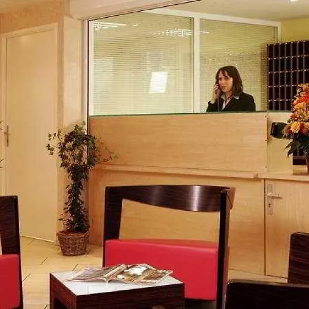 Adagio Access Sous Poissy Apart Otel