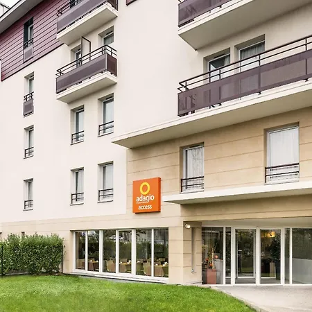 Adagio Access Sous Poissy Hotel apartamentowy 2*