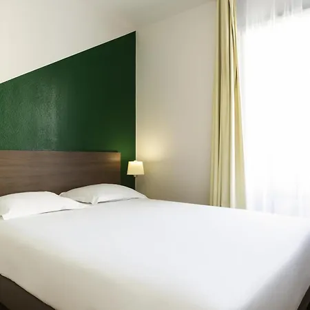 Adagio Access Sous Poissy Apart Otel