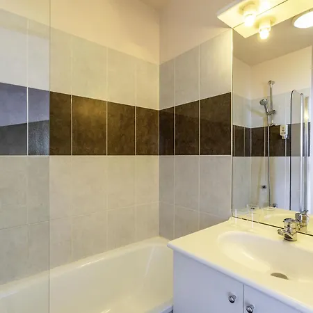 Adagio Access Sous Poissy Apart Otel 2*