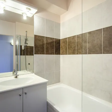 Adagio Access Sous Poissy Apart Otel 2*