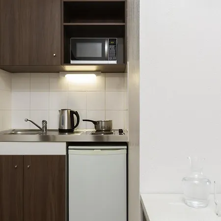 Adagio Access Sous Poissy Aparthotel 2*