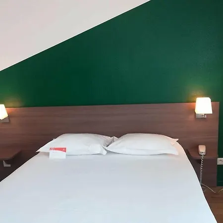 Apart Otel Adagio Access Sous Poissy 2*