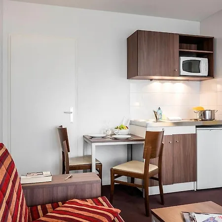 Adagio Access Sous Poissy 2*