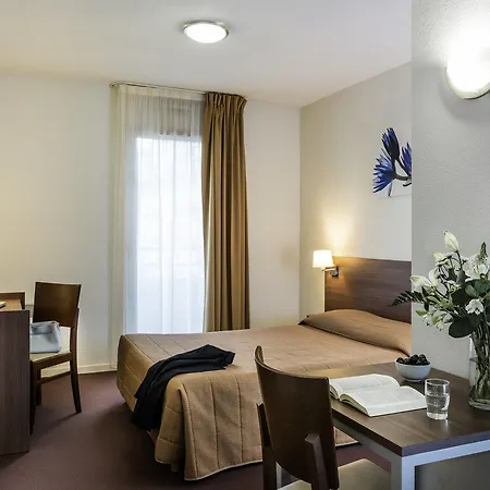 Adagio Access Sous Poissy 2*