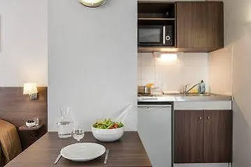 Apart Otel Adagio Access Sous Poissy